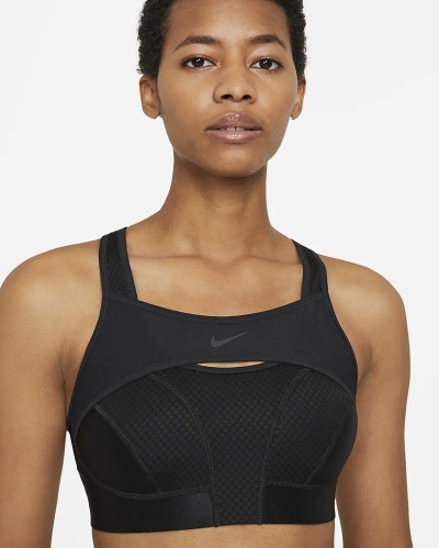 The overlay across the chest minimizes bounce, prevents spillage and adds an extra layer of support so you can feel confident while you move.